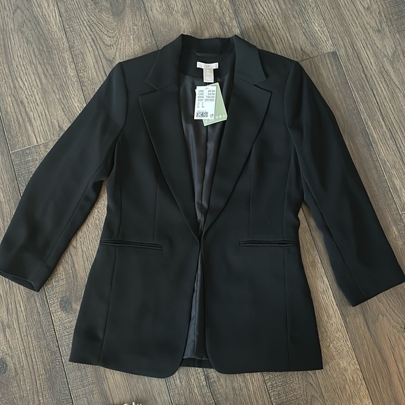 Slimming black H&M blazer. - Picture 1 of 4